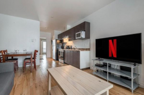 5-STAR Prime Location - Bright Condo